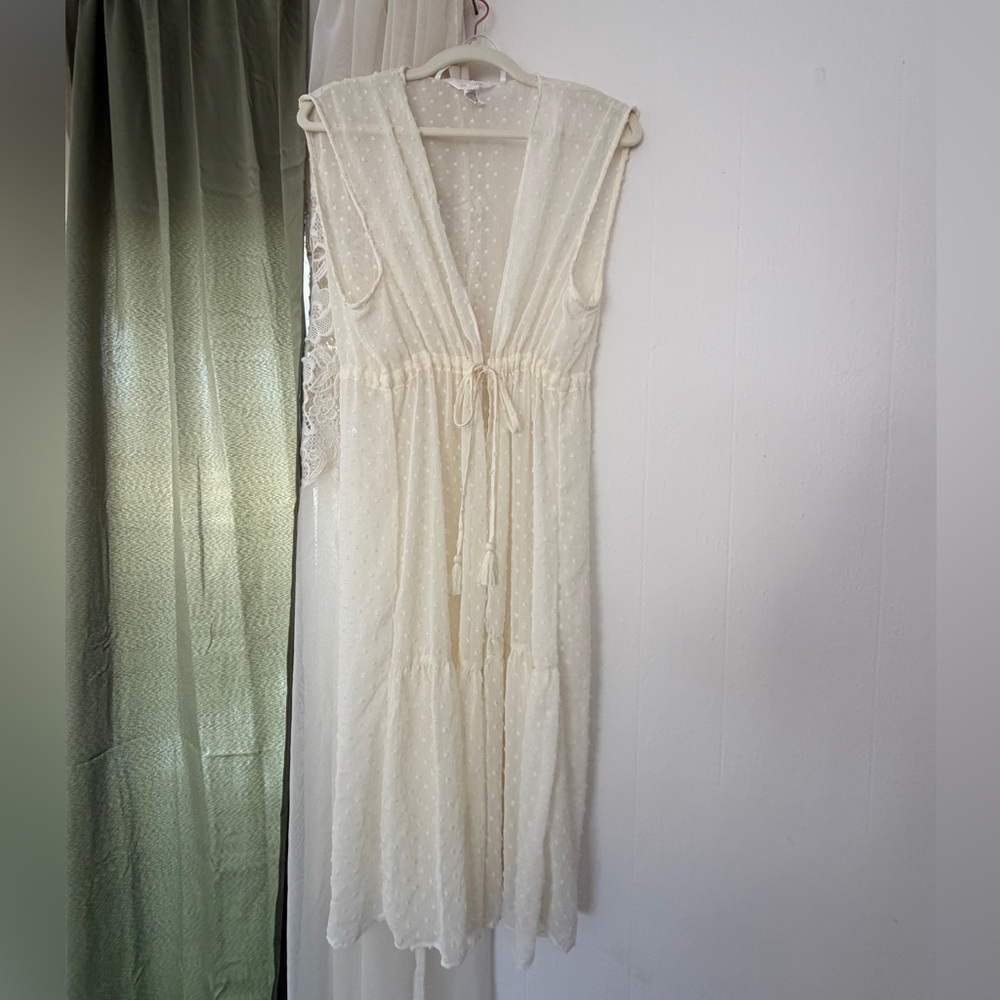 LC Lauren Conrad Cream Swiss Dot Sleeveless Robe Cover-Up